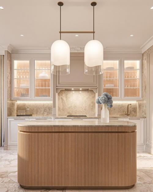 Кухня и гостиная, которые разделены красивой распашной дверью со стеклом. 03