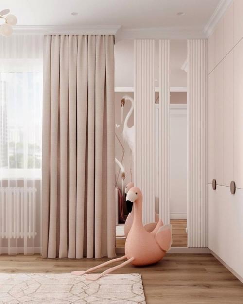 Детская комната, оформленная в нежных и приглушенных оттенках пастельно розового цвета. 03