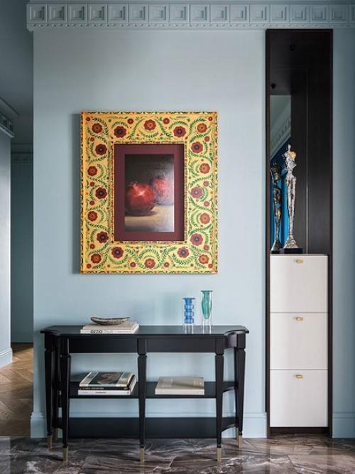 Панорамные окна позволяют максимально использовать естественный свет, что делает помещение более светлым и просторным. 05