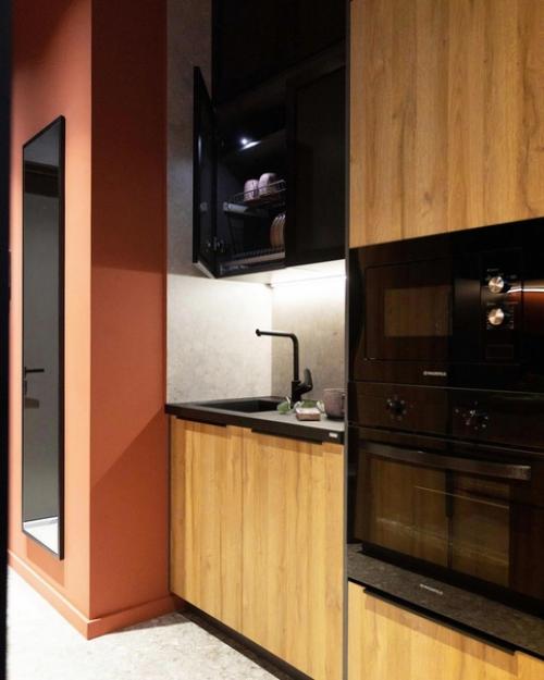 Мне кажется спальне белый не подходит и коврика мягкого нет под ногами. 01