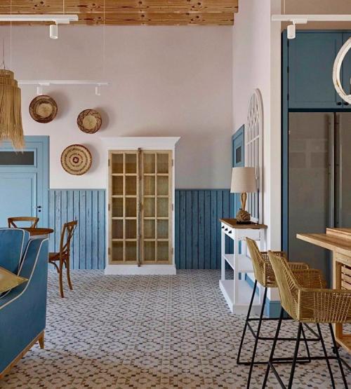 Красивая кухня - гостиная в проекте загородного дома.