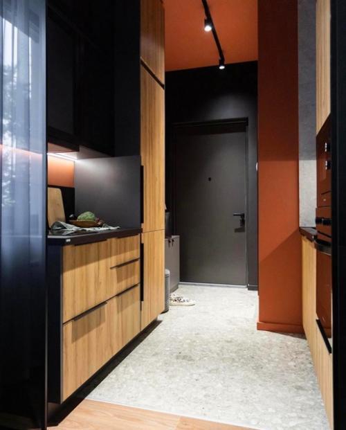 Мне кажется спальне белый не подходит и коврика мягкого нет под ногами. 03