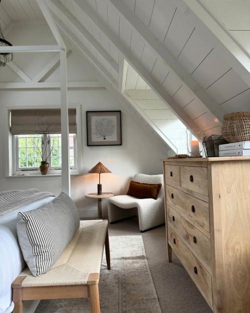 Потрясающие интерьеры одного уютного домика - как приглашение замедлиться, вдохнуть глубже и на мгновение забыть про всё лишнее. 09