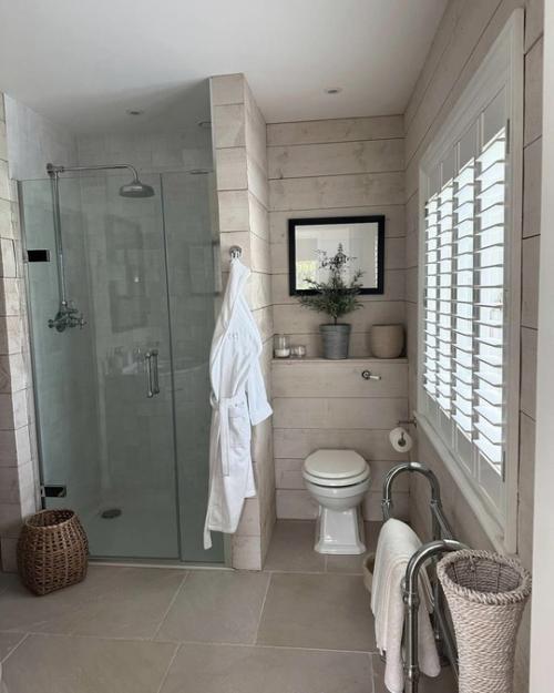 Потрясающие интерьеры одного уютного домика - как приглашение замедлиться, вдохнуть глубже и на мгновение забыть про всё лишнее. 07