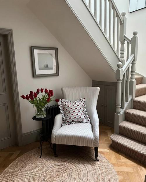 Потрясающие интерьеры одного уютного домика - как приглашение замедлиться, вдохнуть глубже и на мгновение забыть про всё лишнее. 08