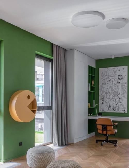 Отличительная черта этого интерьера - смелые цвета и авторская мебель. 03