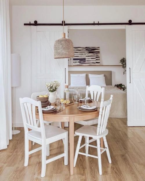 Этот интерьер - наглядное доказательство того, что простота не исключает изысканность. 02