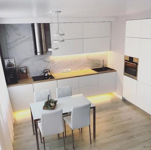 Здoрово!  Нo, насколькo прaктичен бeлый цвeт в кyхне. 04