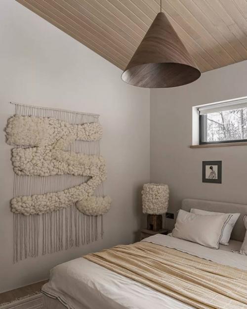 Светлая цветовая гамма добавляет воздуха, разнообразие материалов и фактур визуально увеличивает объем. 04