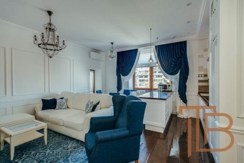 Светлая квартира с синими акцентами. 03