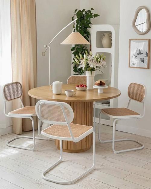 Каждый уголок продуман, каждая вещь - на своём месте, каждая деталь добавляет атмосферу покоя и уюта. 06