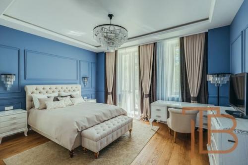 Светлая квартира с синими акцентами. 05