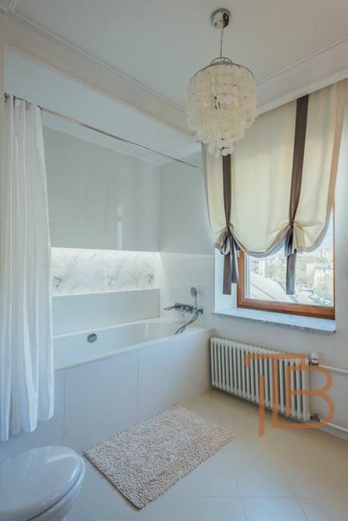 Светлая квартира с синими акцентами. 04