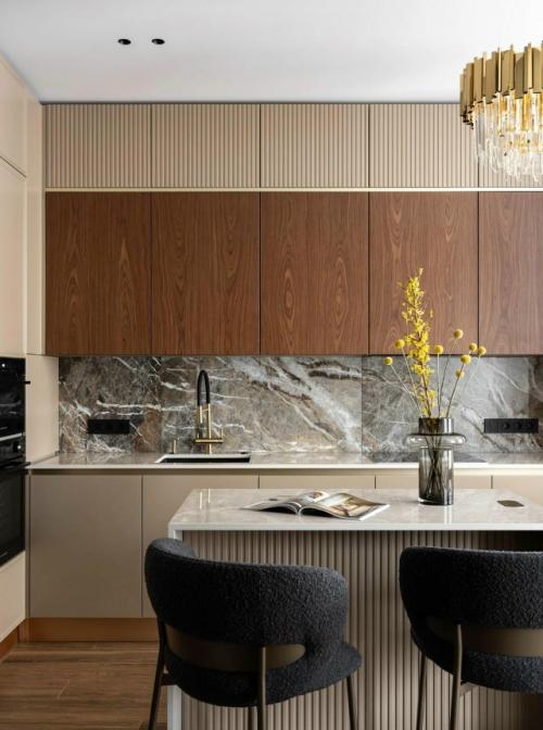 Этот проект - пример того, как дизайнер смог превратить квартиру с неудобной планировкой в комфортное и элегантное пространство для молодой семьи. 03