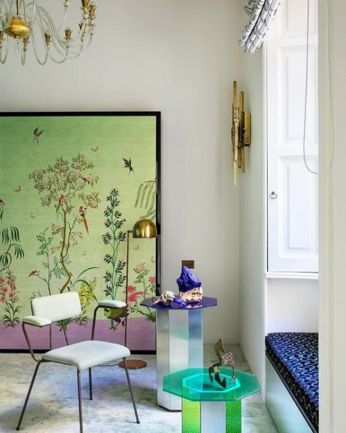 Красиво.  Высокие потолки - это всегда здорово, много воздуха, светло. 01