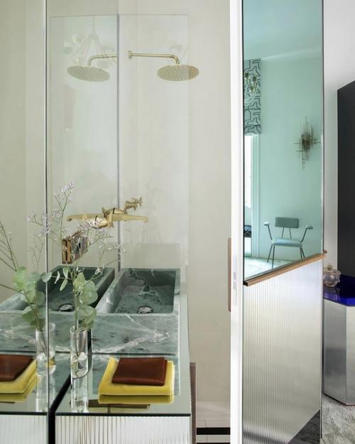 Красиво.  Высокие потолки - это всегда здорово, много воздуха, светло. 04