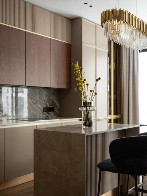 Этот проект - пример того, как дизайнер смог превратить квартиру с неудобной планировкой в комфортное и элегантное пространство для молодой семьи. 05