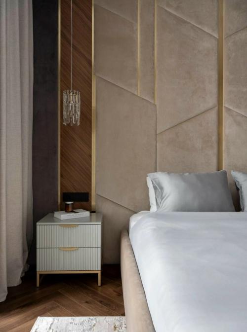 Этот проект - пример того, как дизайнер смог превратить квартиру с неудобной планировкой в комфортное и элегантное пространство для молодой семьи. 01