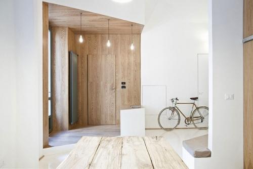 Апартаменты оформлены для сдачи в аренду и представлены тремя зонами - гостиной, совмещённой со столовой и кухней, спальней и ванной. 01