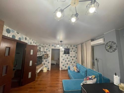 Квартира до (первое фото) и после ремонта.