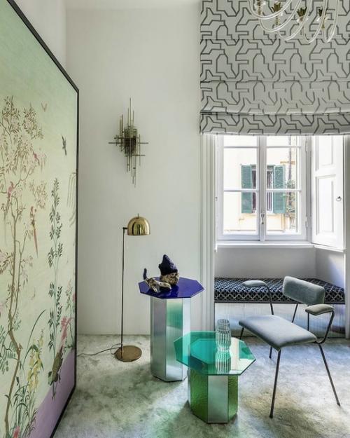 Красиво.  Высокие потолки - это всегда здорово, много воздуха, светло. 06