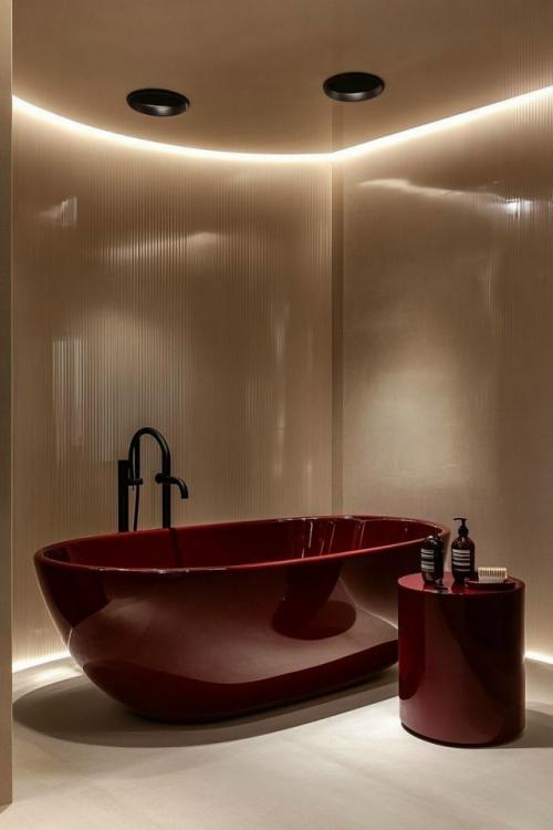 Бургунди в дизайне ванной комнаты - это выбор для тех, кто хочет добавить интерьеру глубину, элегантность и ощущение роскоши. 06