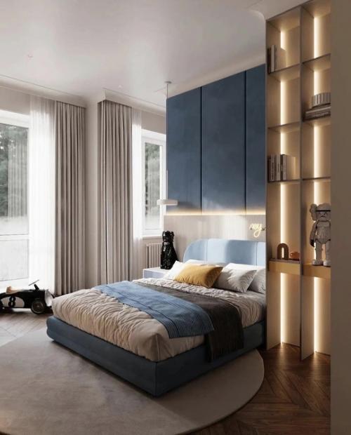 Рабочая зона есть, кровать хорошая, шкафы вместительные, для книг и любимых вещей есть открытый шкаф. 05