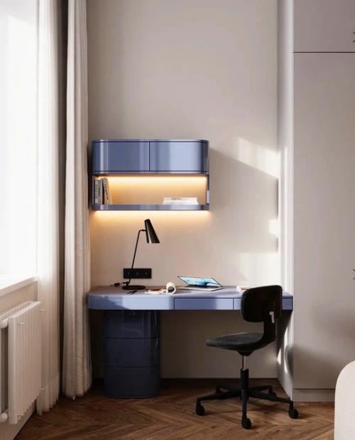 Рабочая зона есть, кровать хорошая, шкафы вместительные, для книг и любимых вещей есть открытый шкаф. 01