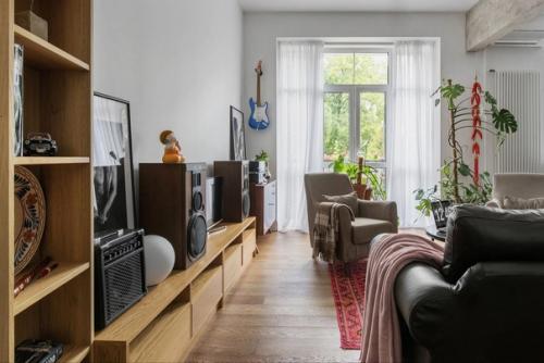 Квартира с особым шармом и темными акцентами. 05