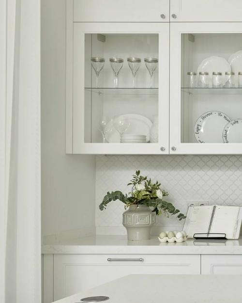 Эта кухня - гостиная стала настоящим сердцем дома. 02