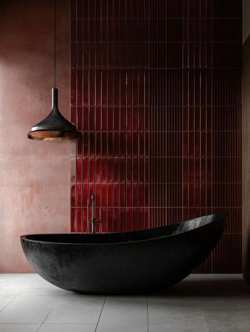 Бургунди в дизайне ванной комнаты - это выбор для тех, кто хочет добавить интерьеру глубину, элегантность и ощущение роскоши. 08